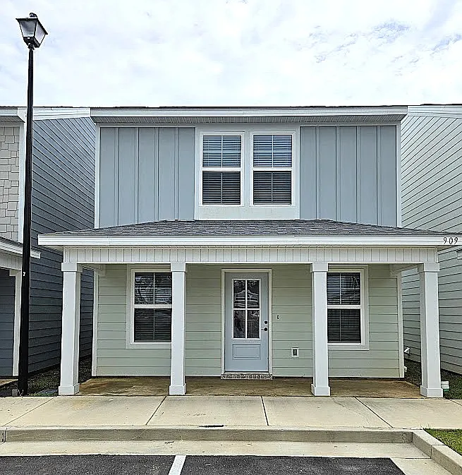 3 bed, 1.5 bath, 1030 sqft, $1,750 — Photo 1