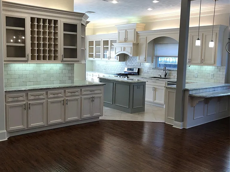 10310 Chevy Chase Dr — Photo 6