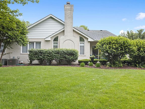 3rd image of 9701 Hummingbird Hill Dr