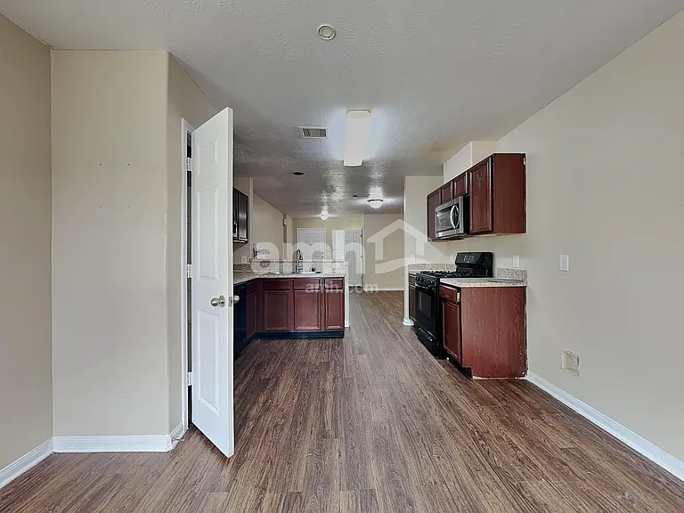 22270 Queenbury Hills Dr — Photo 4