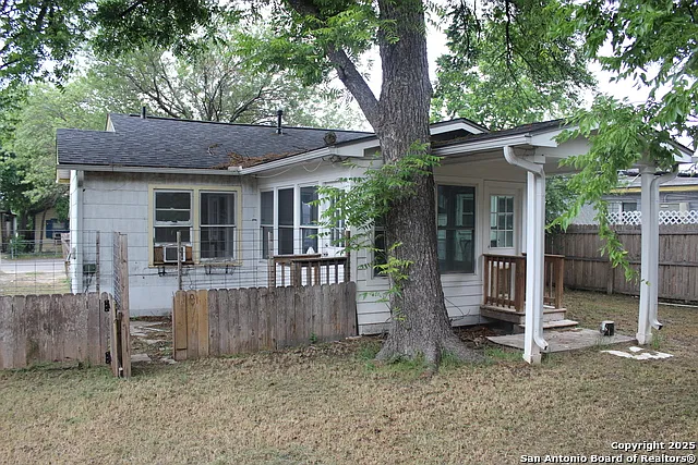 507 Gardina St — Photo 7