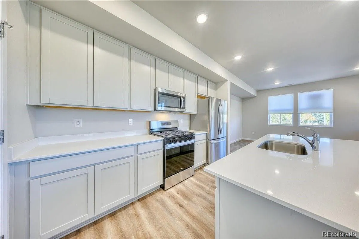 3 bed, 2.5 bath, 1654 sqft, $2,850 — Photo 2