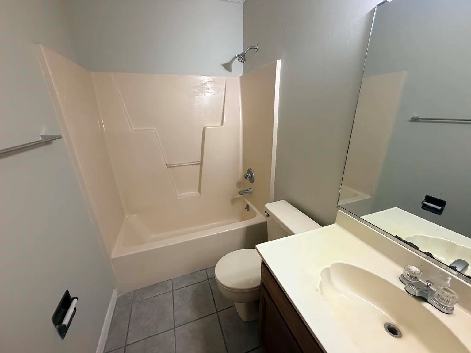 2 bed, 850 sqft, $1,050 — Photo 2