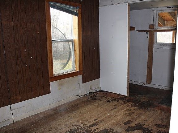 4th image of 214 E Richland Ave