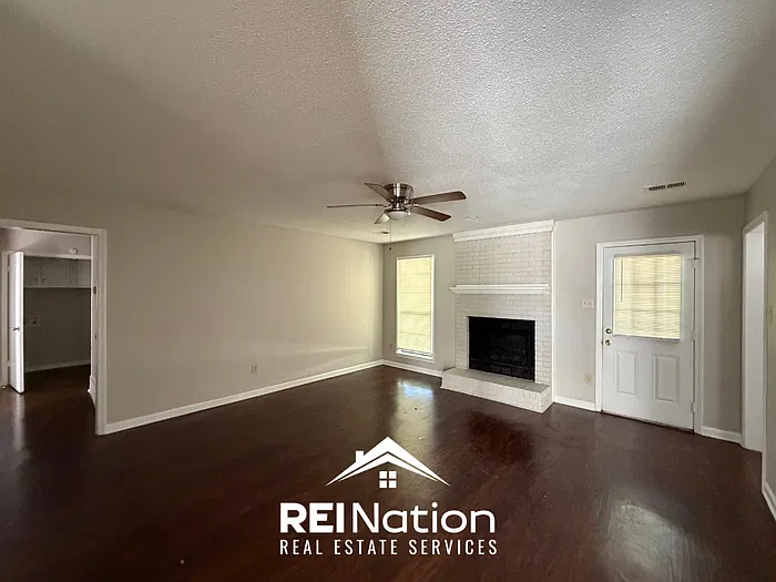 3 bed, 2.0 bath, 1209 sqft, $1,525 — Photo 2