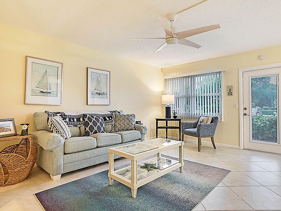 3rd image of 1023 Ellesmere B