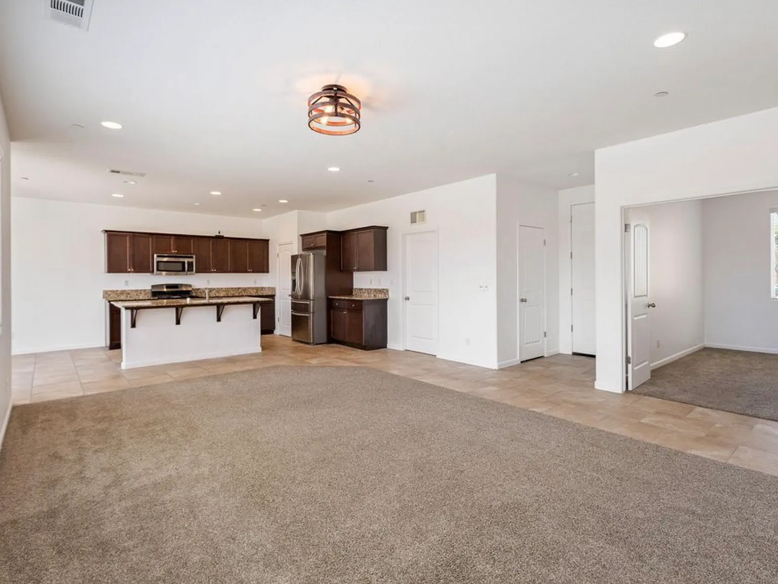4 bed, 1726 sqft, $2,750 — Photo 2