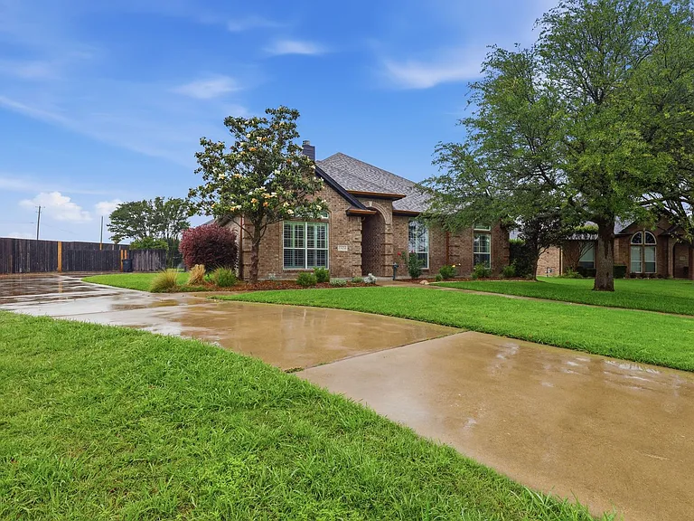 1404 Chaucer Dr — Photo 25