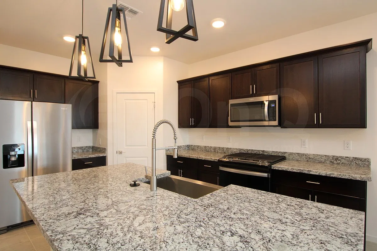 4 bed, 3.0 bath, 2049 sqft, $2,300 — Photo 2