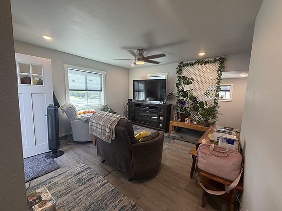 3rd image of 436 S Ferris St