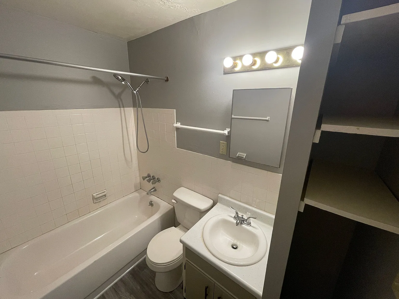 729 W Dixie St — Photo 4