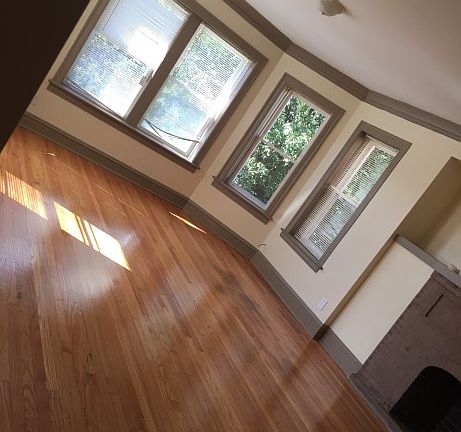 3rd image of 7047 S Vernon Ave #1