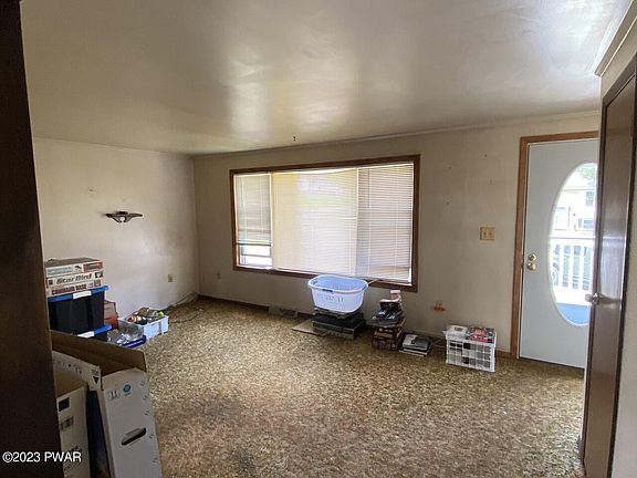 4th image of 33 Crestmont Dr
