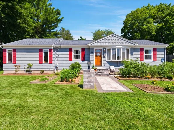 9 Patricia Cir, Smithfield, RI 02917