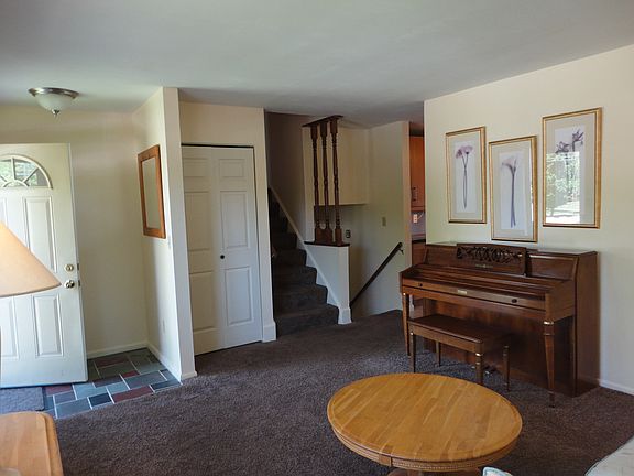 3rd image of 210 Yorkwood Ln