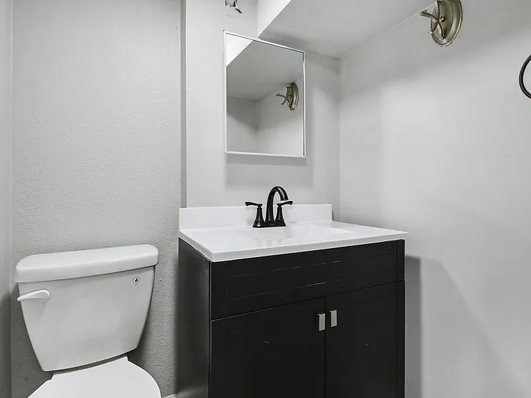 3325 Jefferson St — Photo 13