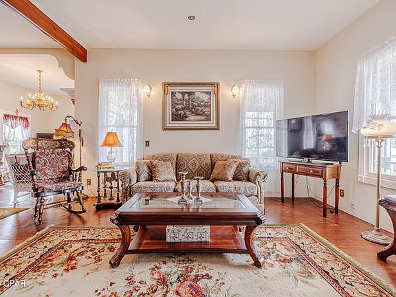 4th image of 21902 Sunnyside Ln