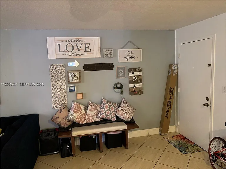 210 SW 11th St #204 — Photo 8