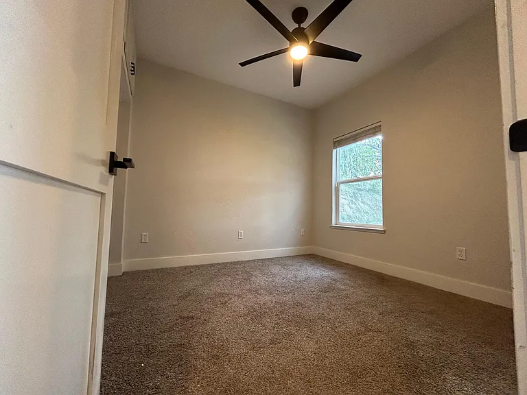1381 Sydni Ct — Photo 14