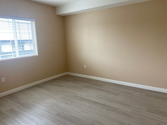 4th image of 1221 E Lincoln Ave #38