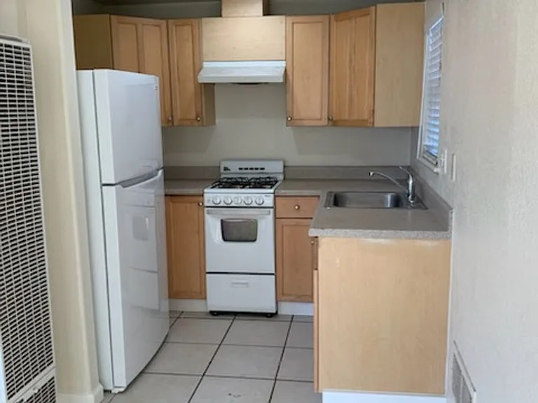 425 Manhattan Ave., (Msp) — Photo 4