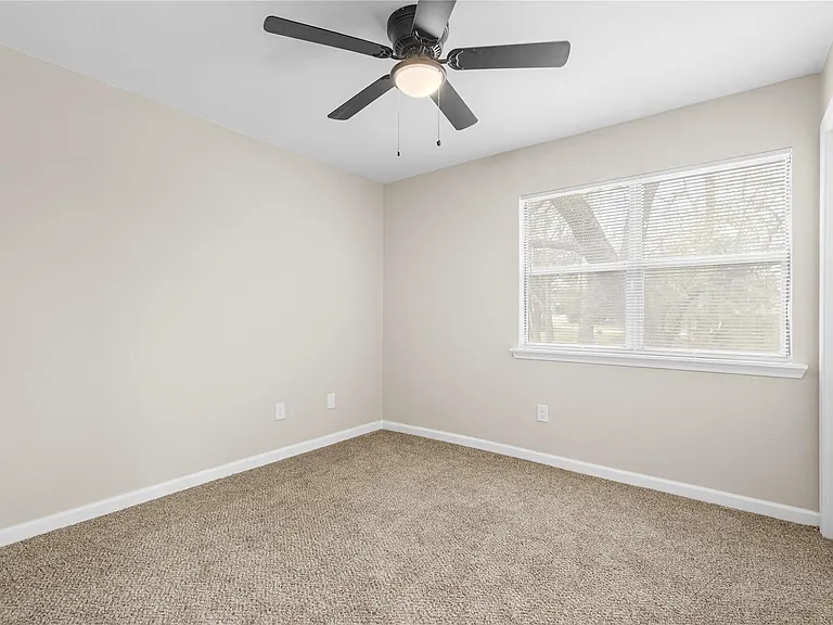 804 Avenue I — Photo 20