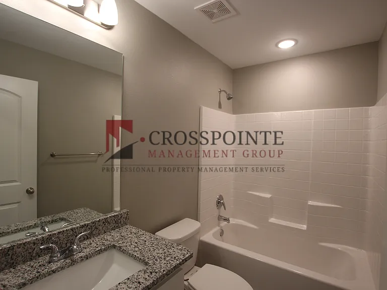 Beautiful 3 Bedroom 2 Bathroom Townhouse In South Tyler! 1/2 Off First Full Months Rent! — Photo 12
