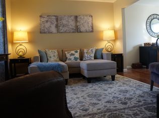 38637 Covington Dr, Wayne, MI 48184