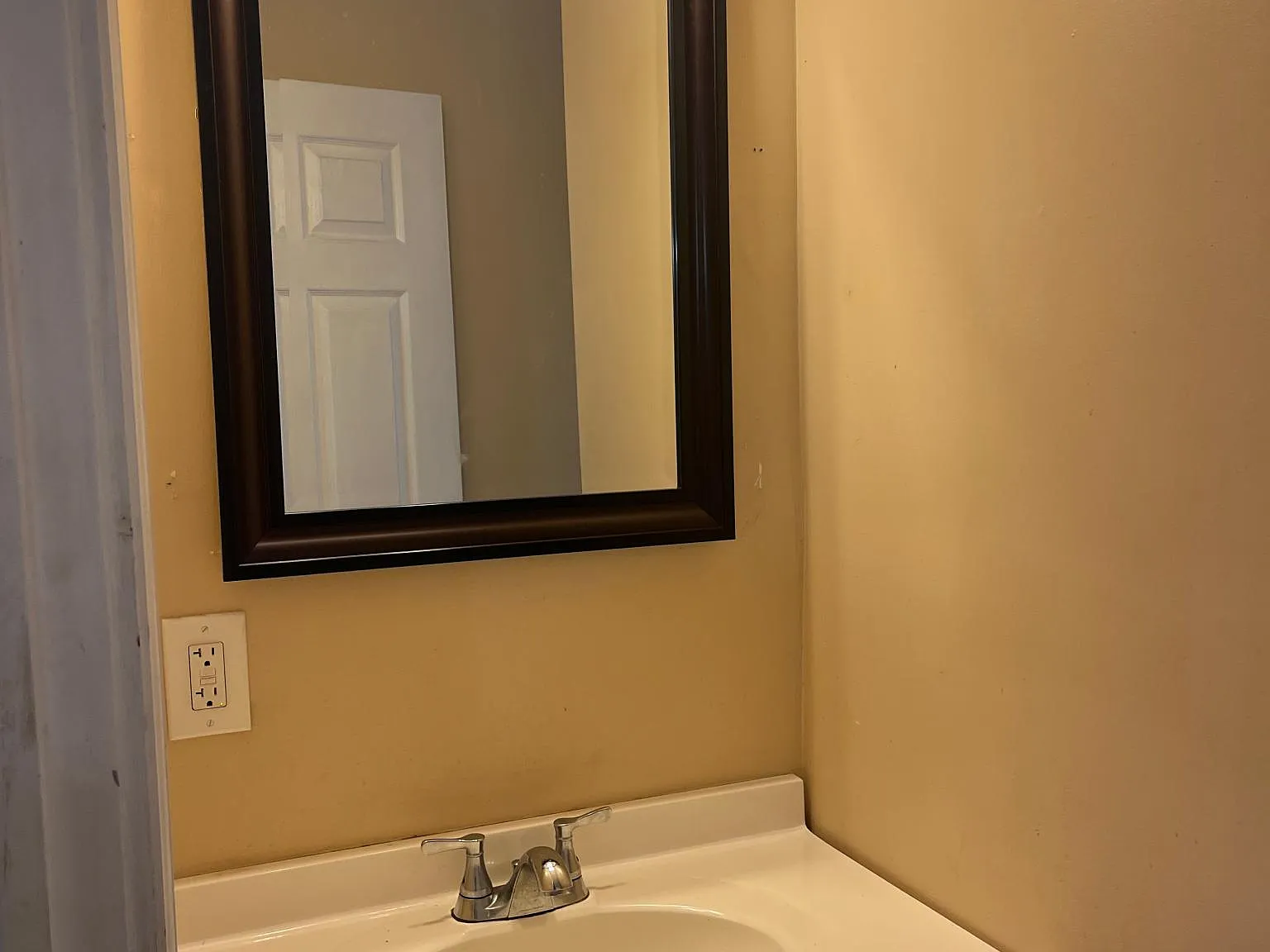 3 bed, 1200 sqft, $1,700 — Photo 2
