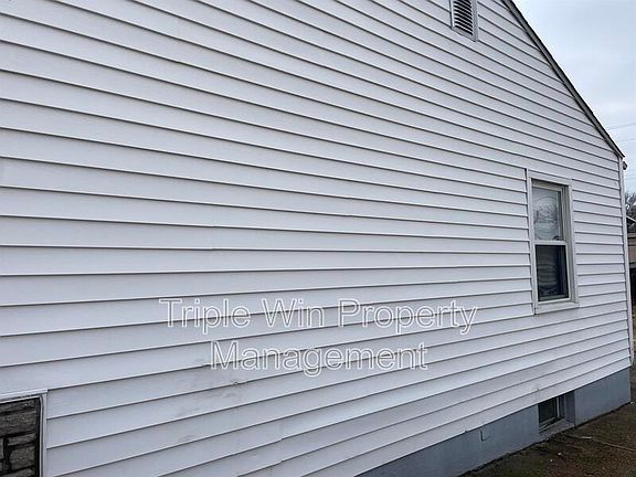 3rd image of 5 Westdell Dr