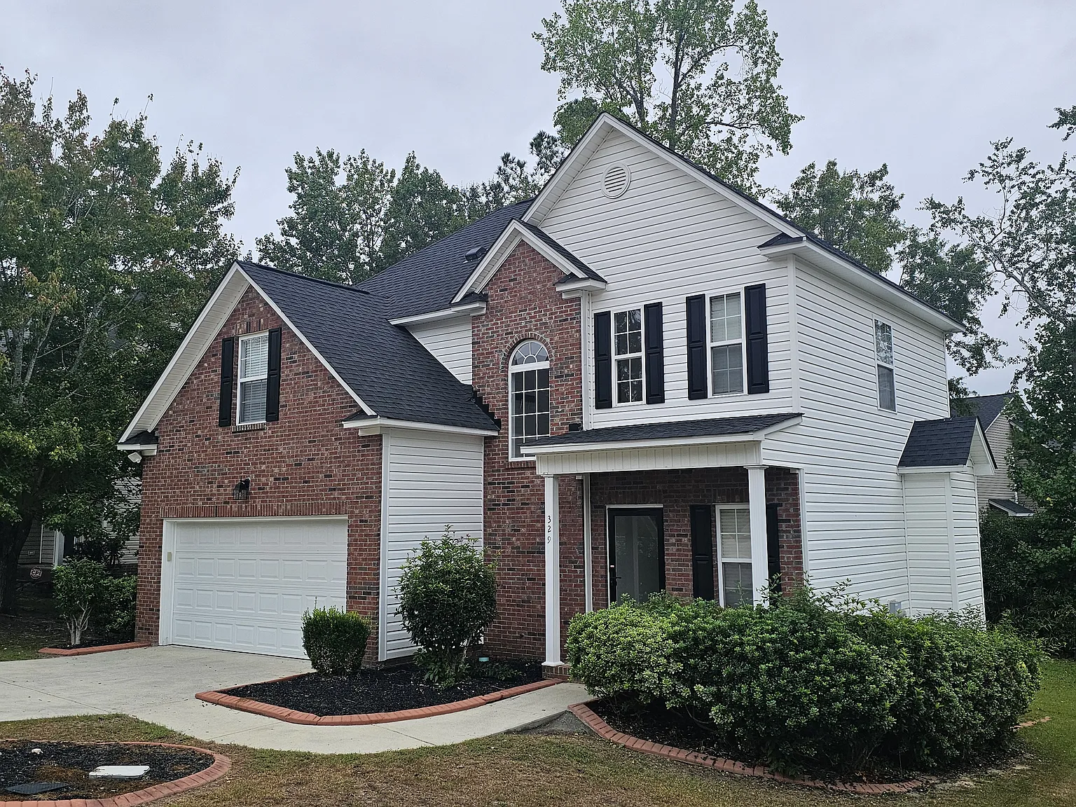 3 bed, 2.5 bath, 1546 sqft, $2,100 — Photo 2
