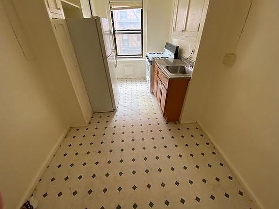 3rd image of 56 Sheridan Ave