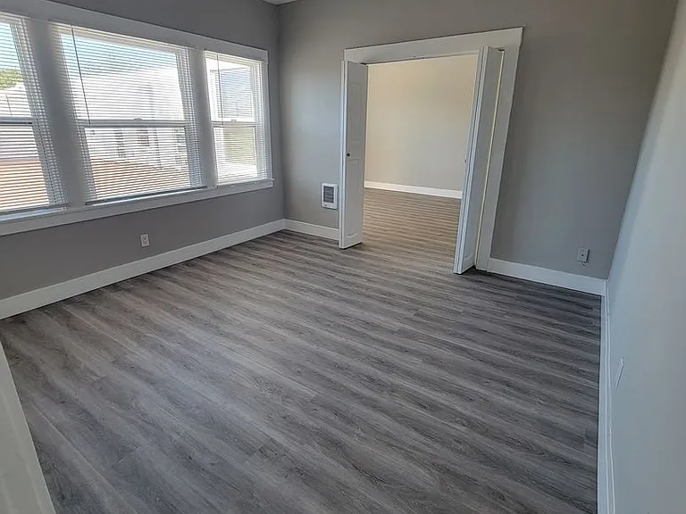 3835 Macarthur Blvd — Photo 3