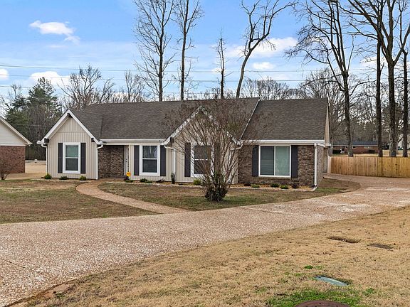 3rd image of 109 W Oak Hill Dr