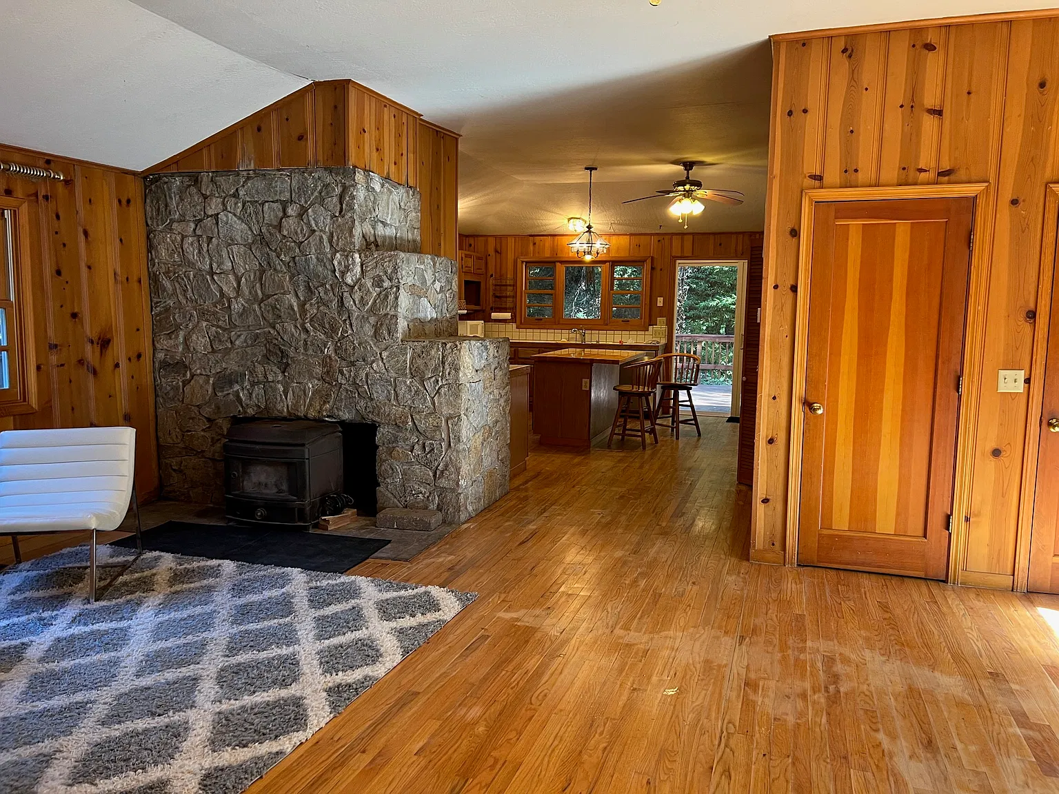 3 bed, 1474 sqft, $3,600 — Photo 2