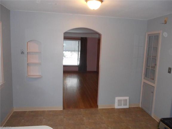 5th image of 6210 Theota Ave