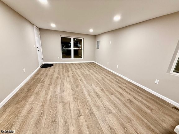 2nd image of 264 Girard Ave #B
