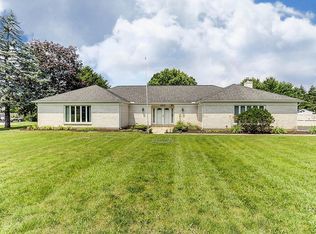 955 E Social Row Rd, Dayton, OH 45458