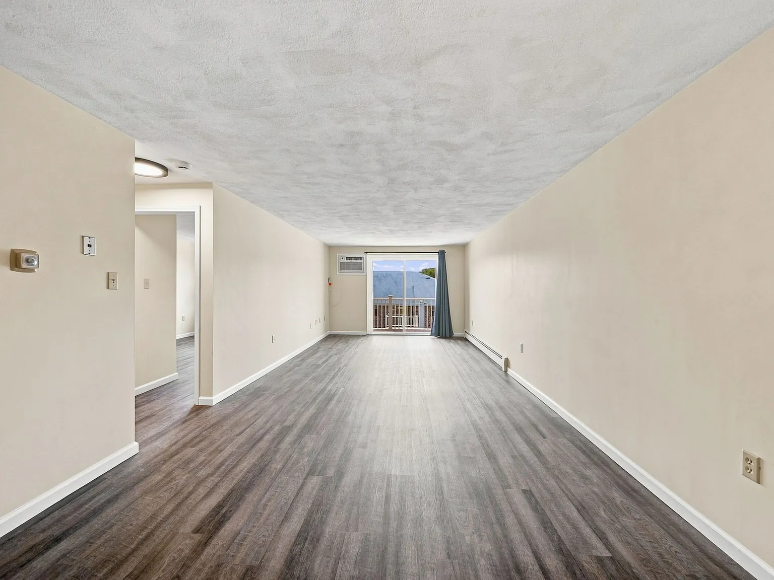1 bed, 650 sqft, $2,000 — Photo 3