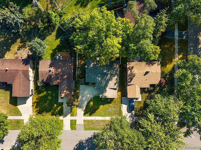 1085 Brooklawn Dr — Photo 43
