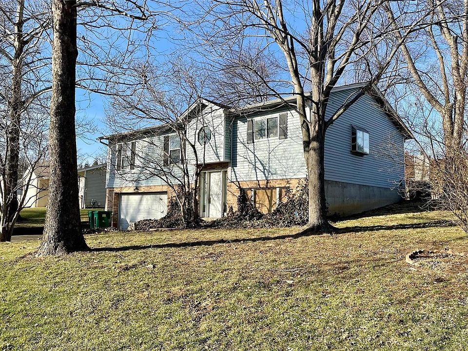 1st image of 906 W Woolwick Ct
