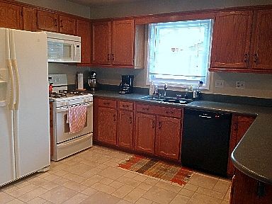 3rd image of 602 Hawthorne Dr