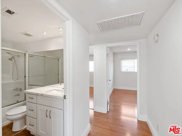 4238 Whitsett Ave #201 — Photo 7