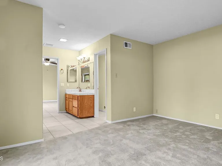 1307 S Petit Ave — Photo 15