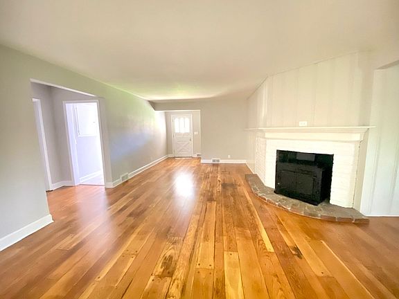 3rd image of 4118 Browns Ln