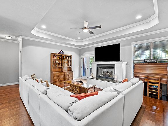 5th image of 5 Woodstock Ln