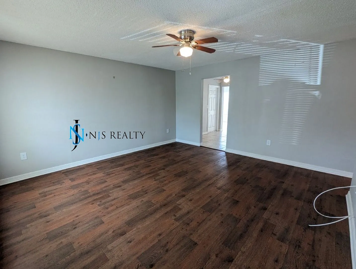 Just Reduced!! Great Location! Charming, True 3/2/1, 1283sq Ft Home With Renovated Bathrooms & Ki... — Photo 4