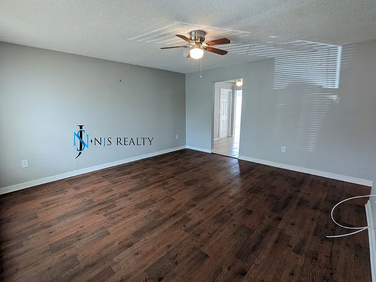 3153 Lodi Dr — Photo 4