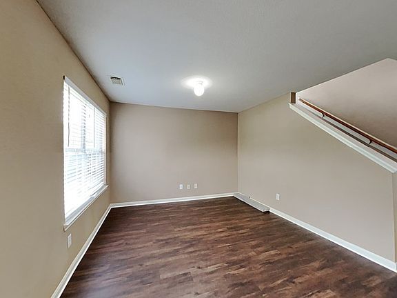 4th image of 4926 Mill Creek Dr