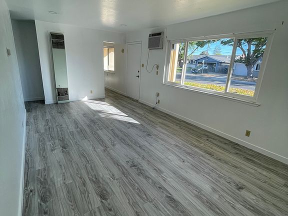 4th image of 3657 Redding Ave